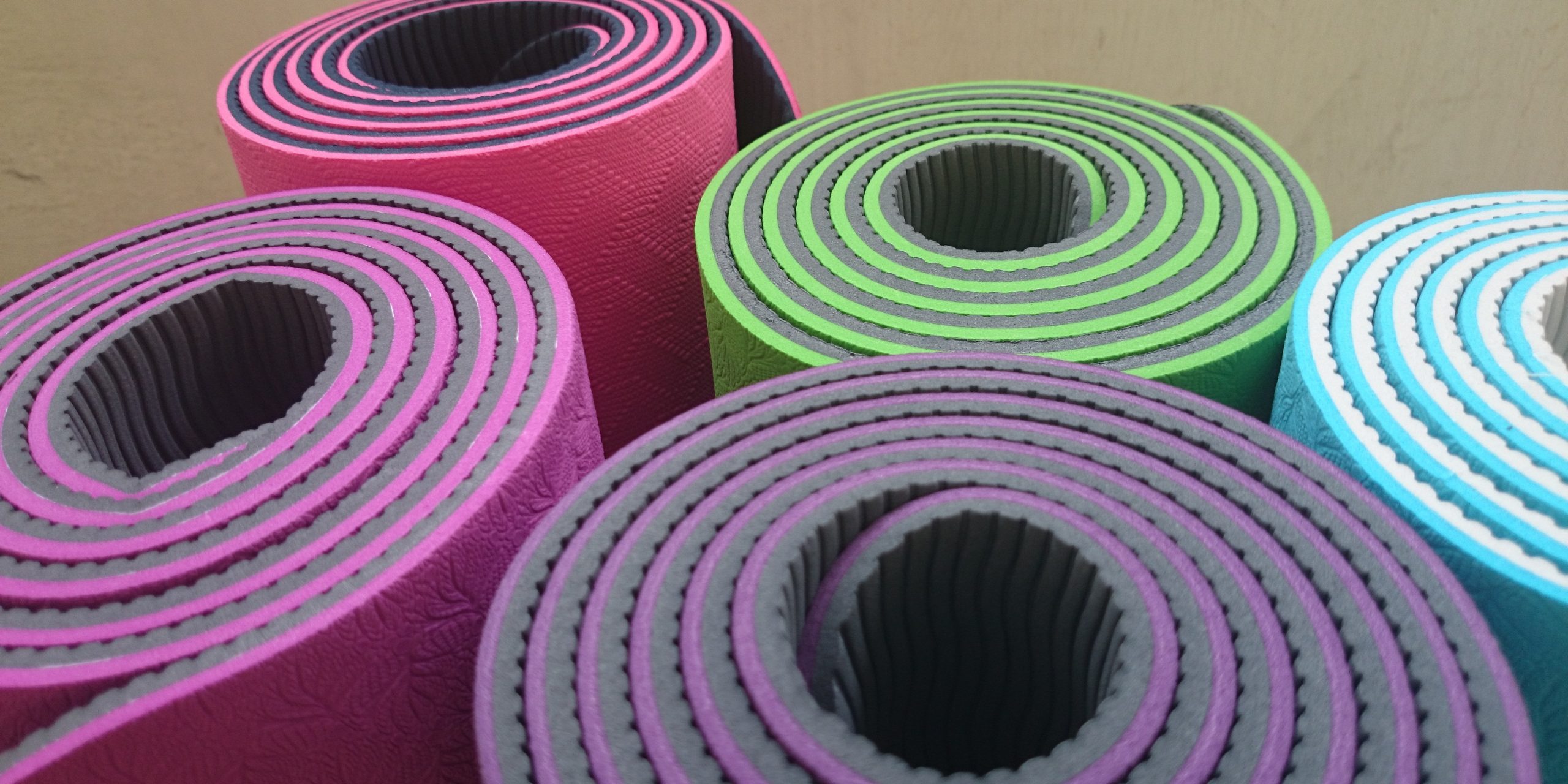 yoga-mats-1620086.jpg