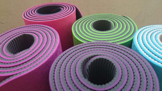 yoga-mats-1620086.jpg